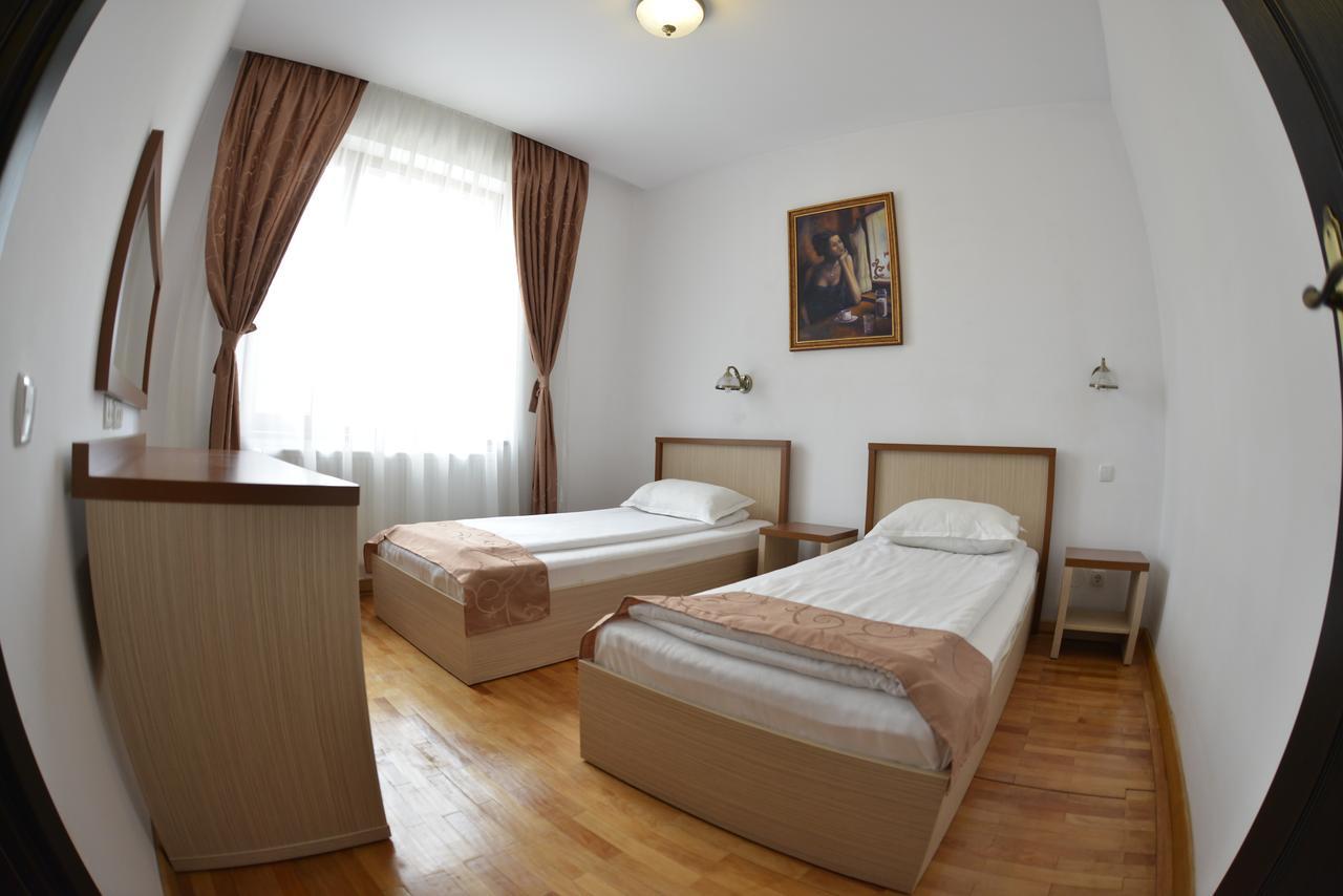 Hotel Posada Râmnicu Vâlcea Kültér fotó